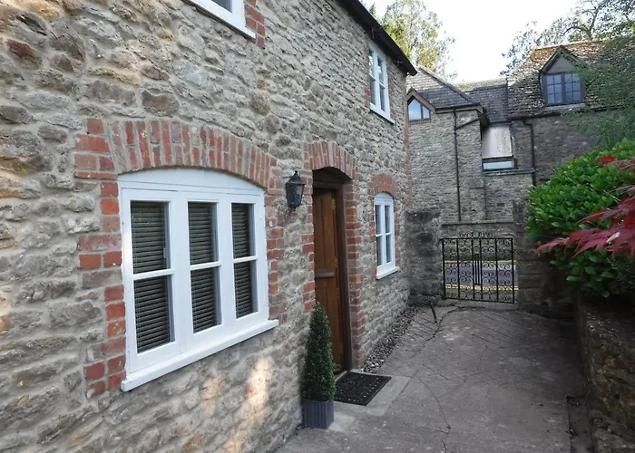 2 Vicarage Lane