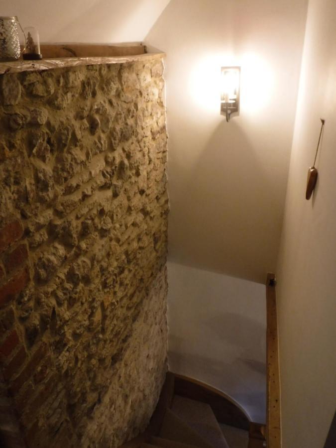2 Vicarage Lane *
