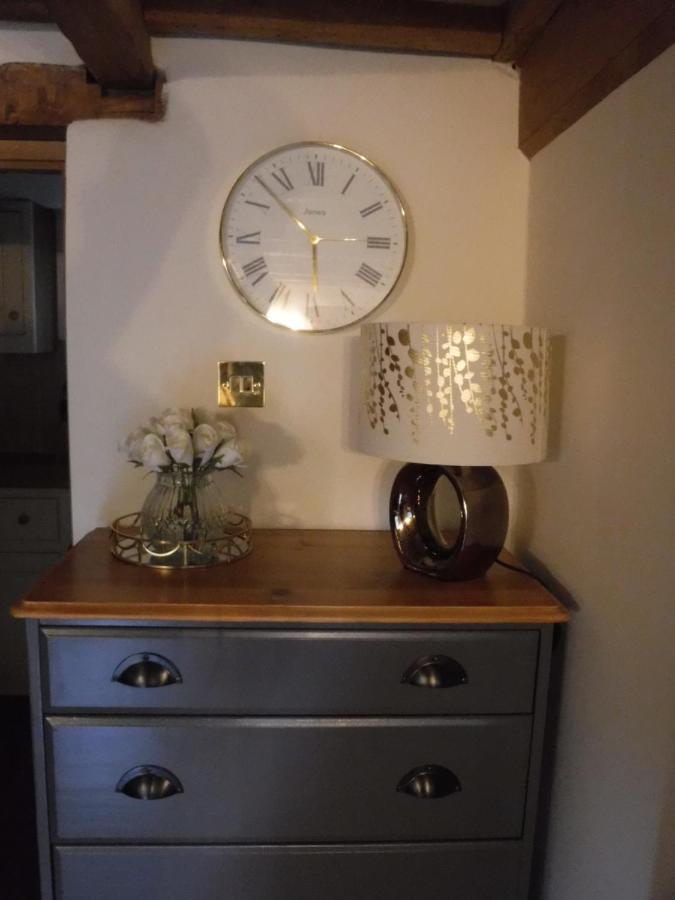 2 Vicarage Lane *